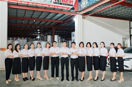 Cán Bộ Công Nhân Viên Nhà Máy Việt Nhật IPT