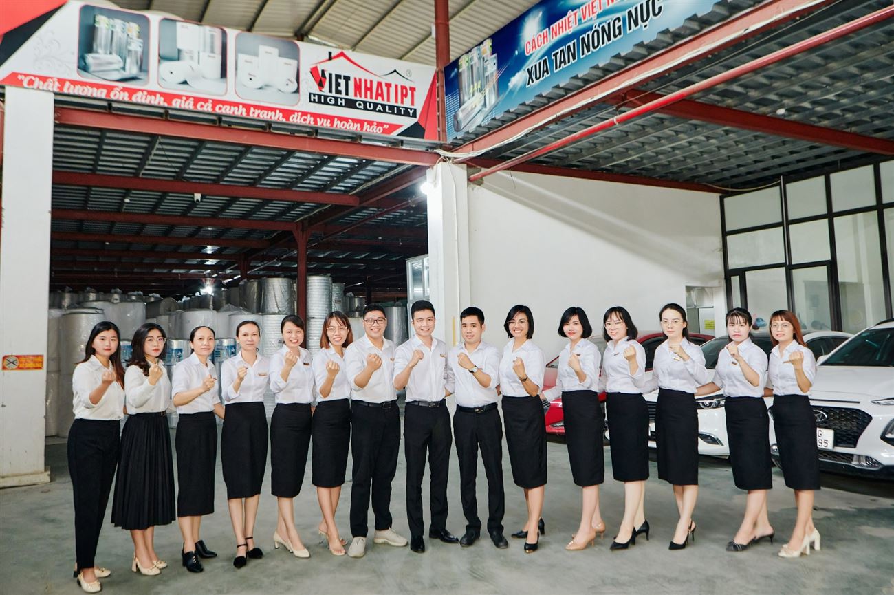 Cán Bộ Công Nhân Viên Nhà Máy Việt Nhật IPT 1