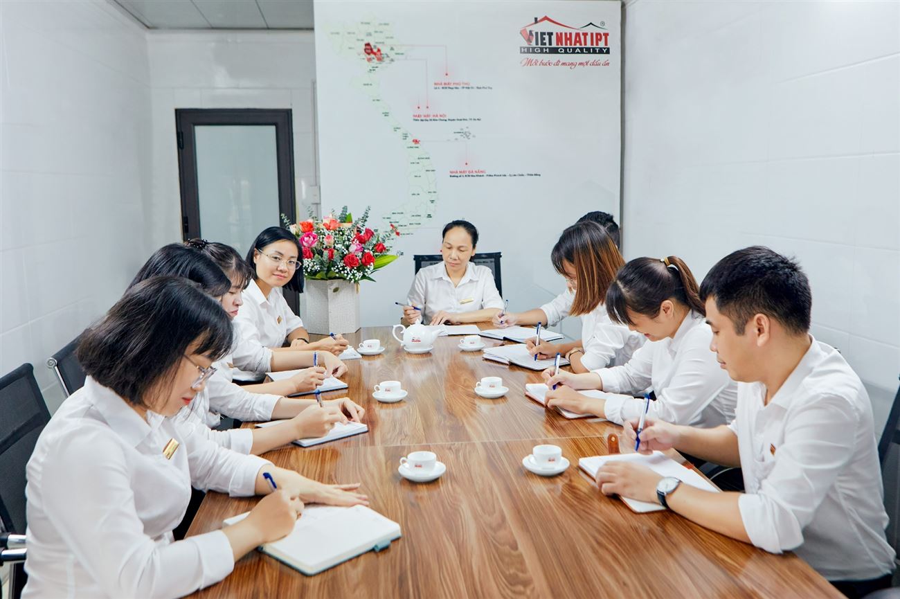 Cán Bộ Công Nhân Viên Nhà Máy Việt Nhật IPT 15