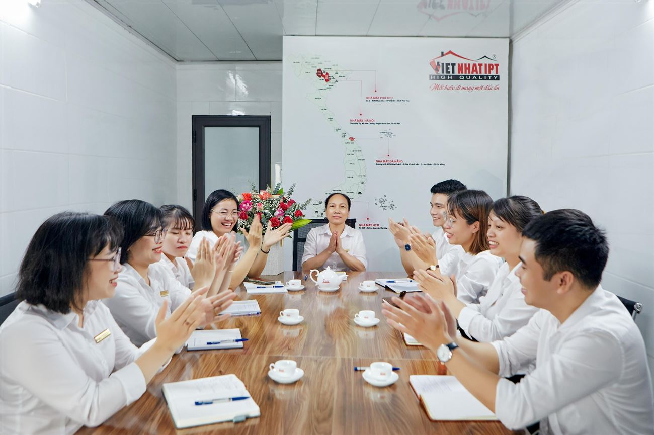 Cán Bộ Công Nhân Viên Nhà Máy Việt Nhật IPT 17